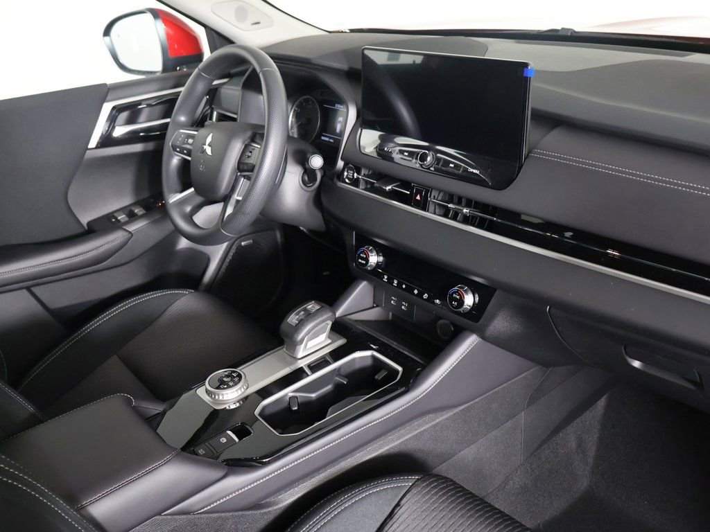 New 2026 Mitsubishi Outlander ES FWD image 28