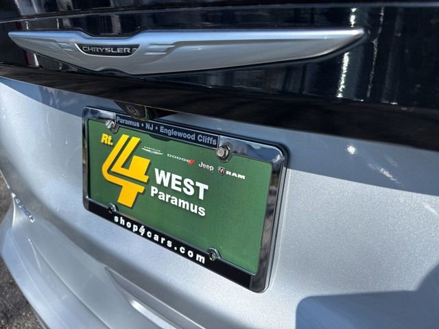 Used 2023 Chrysler Voyager LX image 11