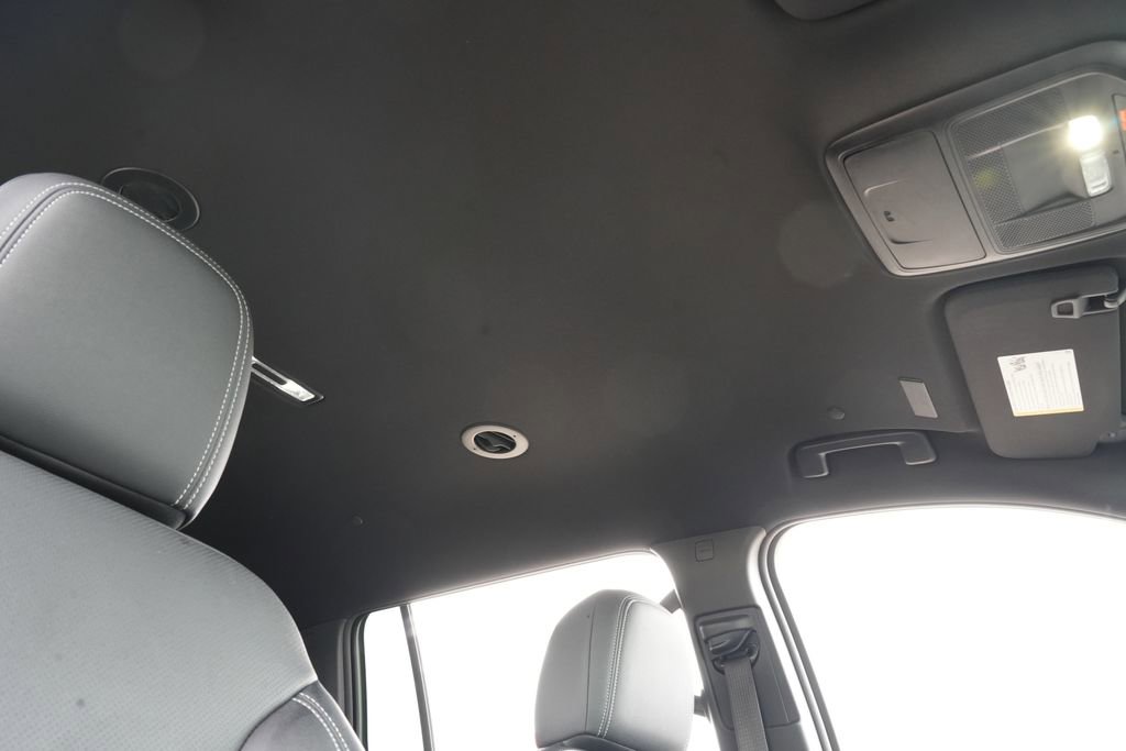 Used 2025 Chevrolet Traverse LT w/ Midnight/Sport Edition FWD image 25