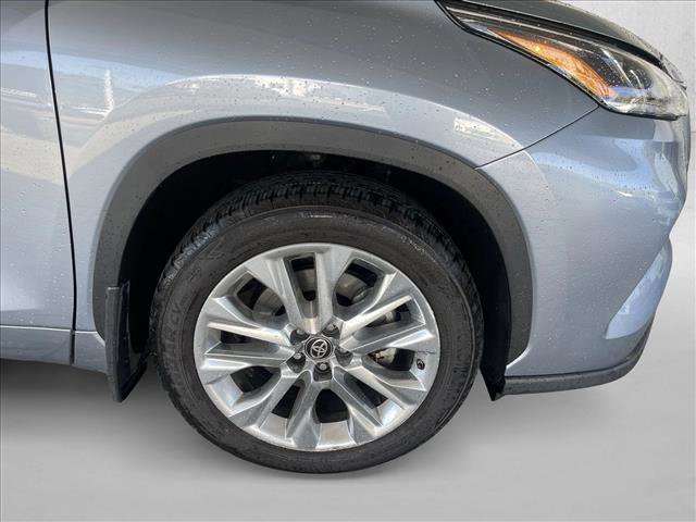 Used 2020 Toyota Highlander Limited image 8