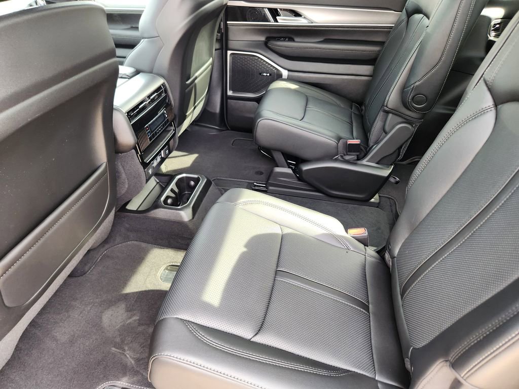 New 2026 Jeep Grand Wagoneer 4WD image 18