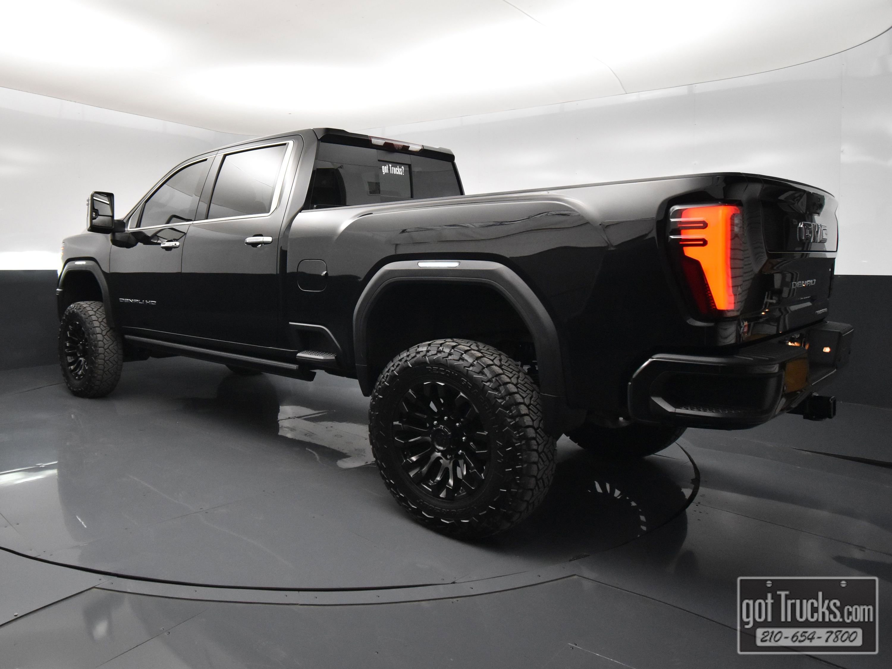 Used 2024 GMC Sierra 2500 Denali Ultimate AWD/4WD image 5
