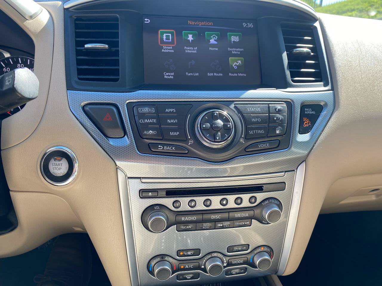 Used 2018 Nissan Pathfinder SL w/ SL Premium Package AWD/4WD image 16