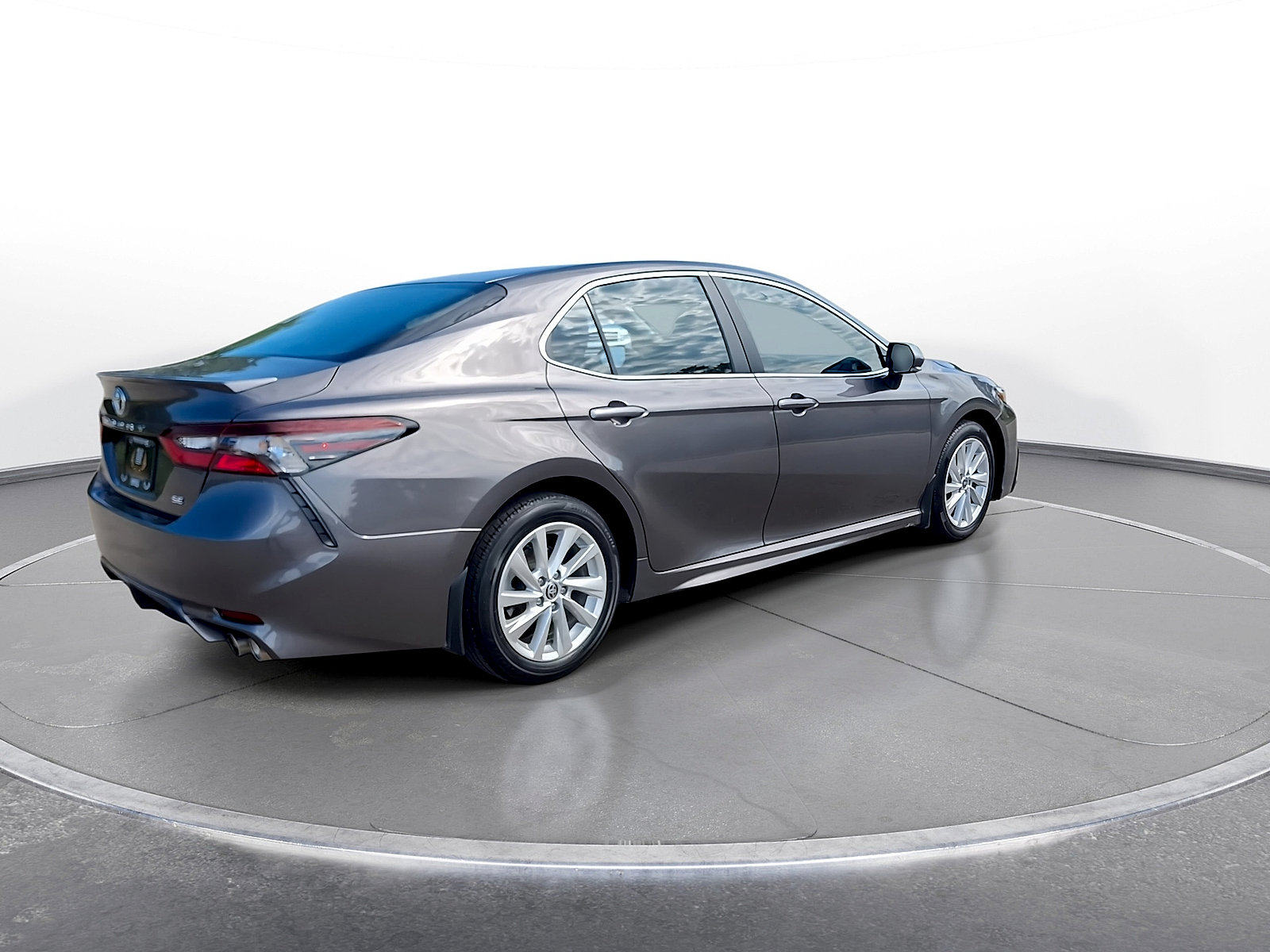 Used 2024 Toyota Camry SE FWD image 8