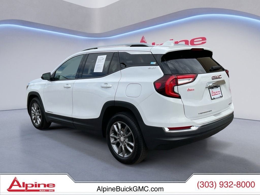 Used 2023 GMC Terrain SLT AWD/4WD image 3