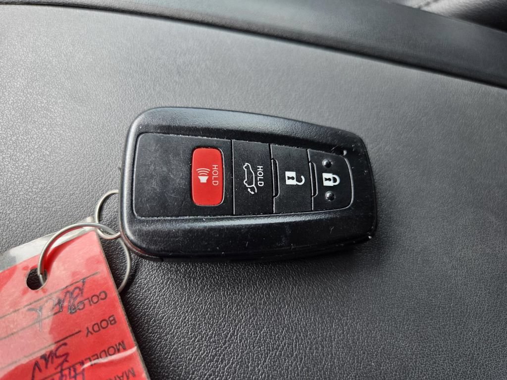 Used 2022 Toyota Highlander XSE FWD image 35