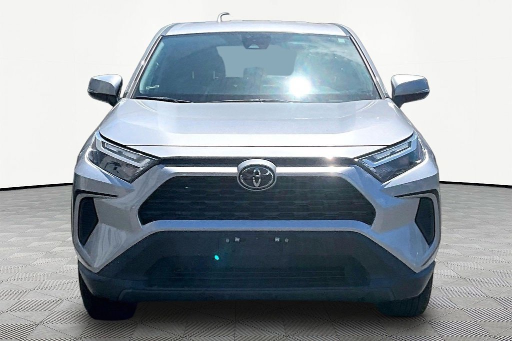 Used 2023 Toyota RAV4 LE FWD image 3
