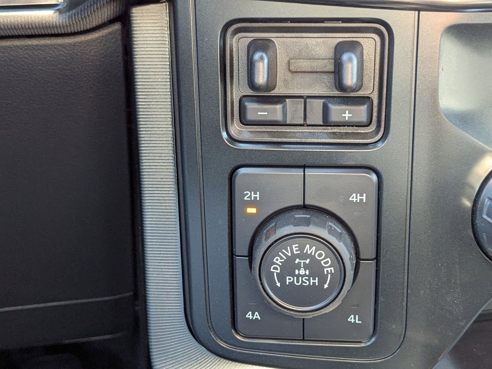 Used 2025 Ford F150 Platinum w/ Equipment Group 702A High image 26