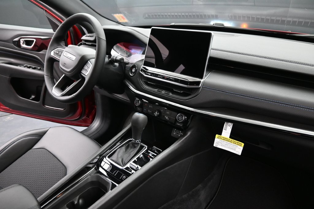 New 2026 Jeep Compass Latitude AWD/4WD image 25