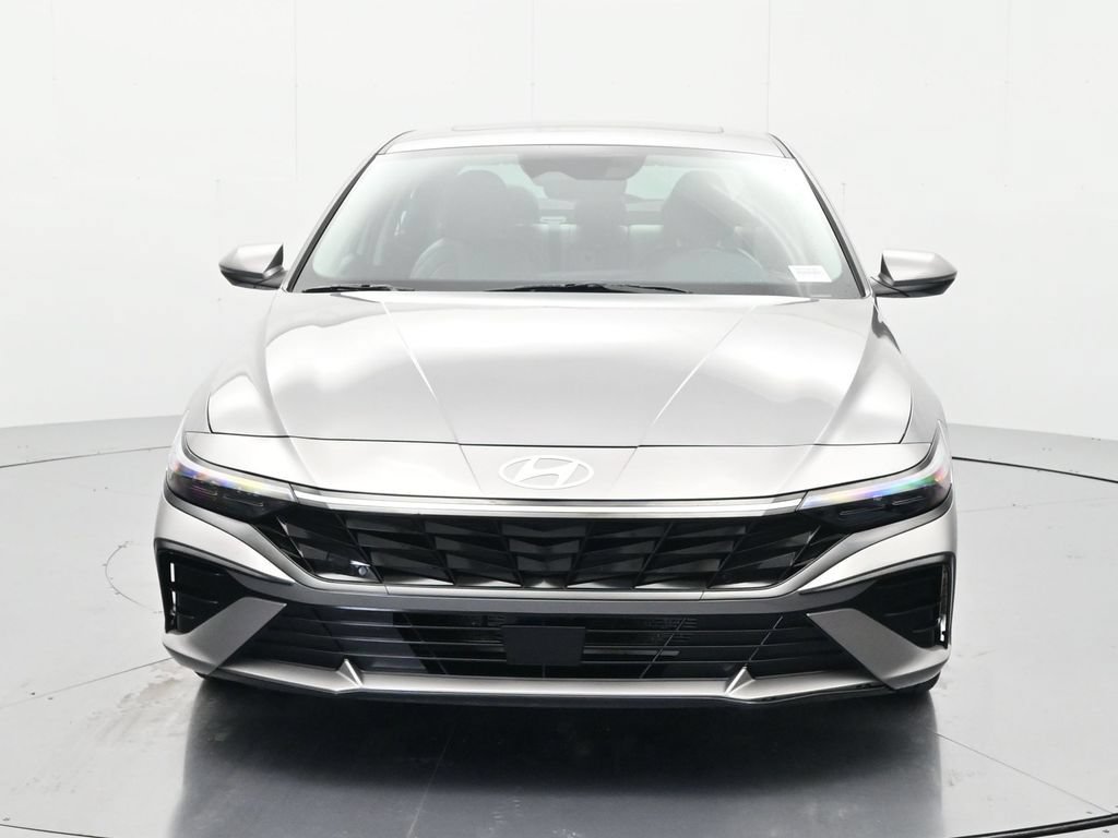 Used 2025 Hyundai Elantra Limited FWD image 2