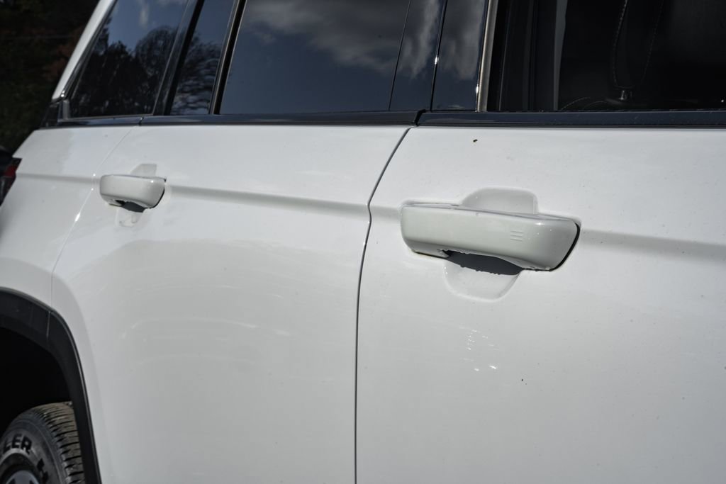 Used 2023 Jeep Grand Cherokee 4WD 4xe image 16