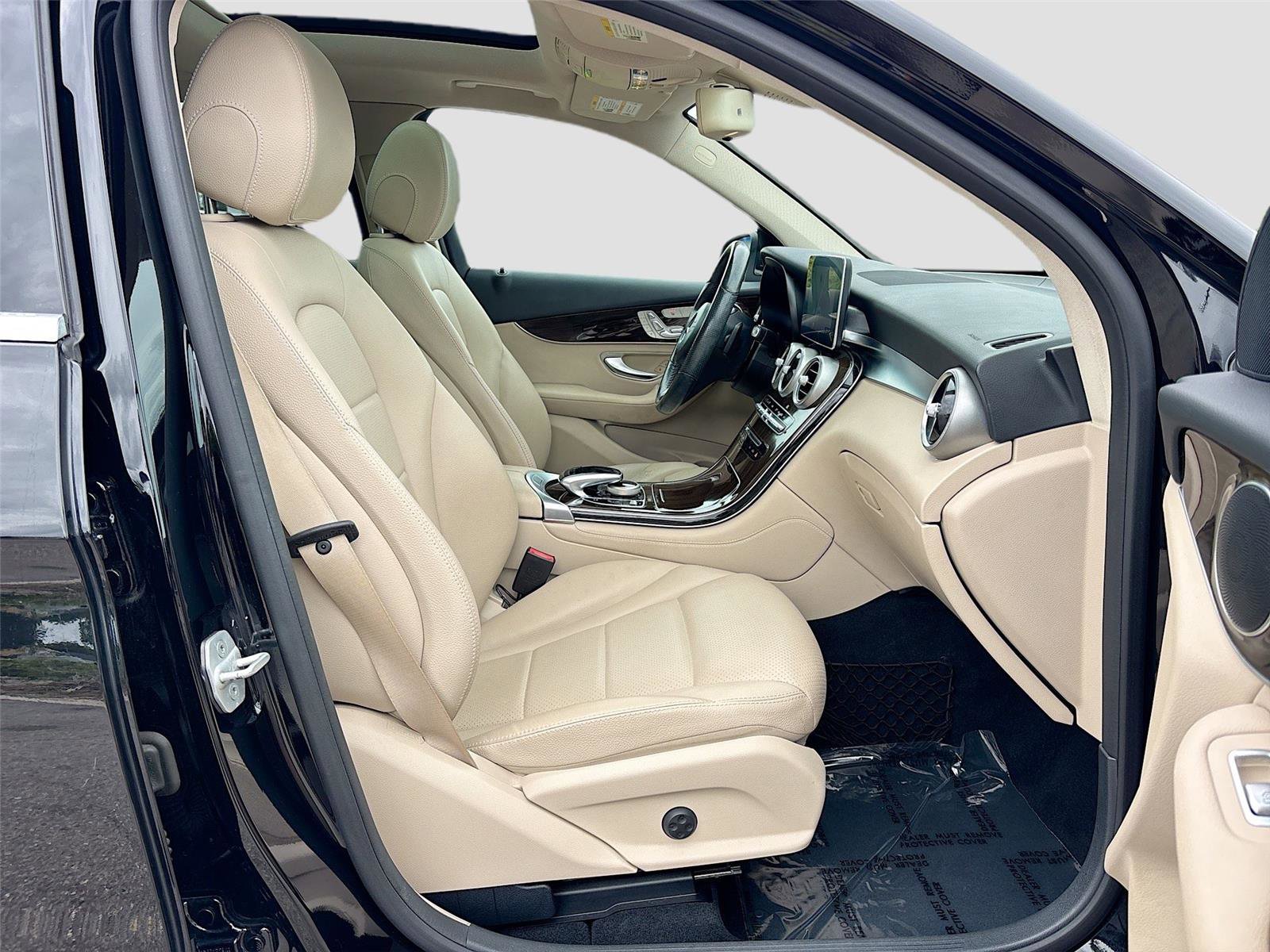 Used 2016 Mercedes-Benz GLC 300 4MATIC w/ Multimedia Package image 29