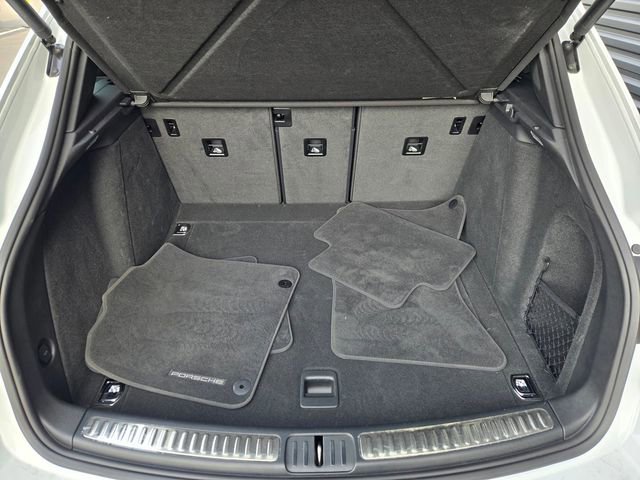 Used 2025 Porsche Macan image 27
