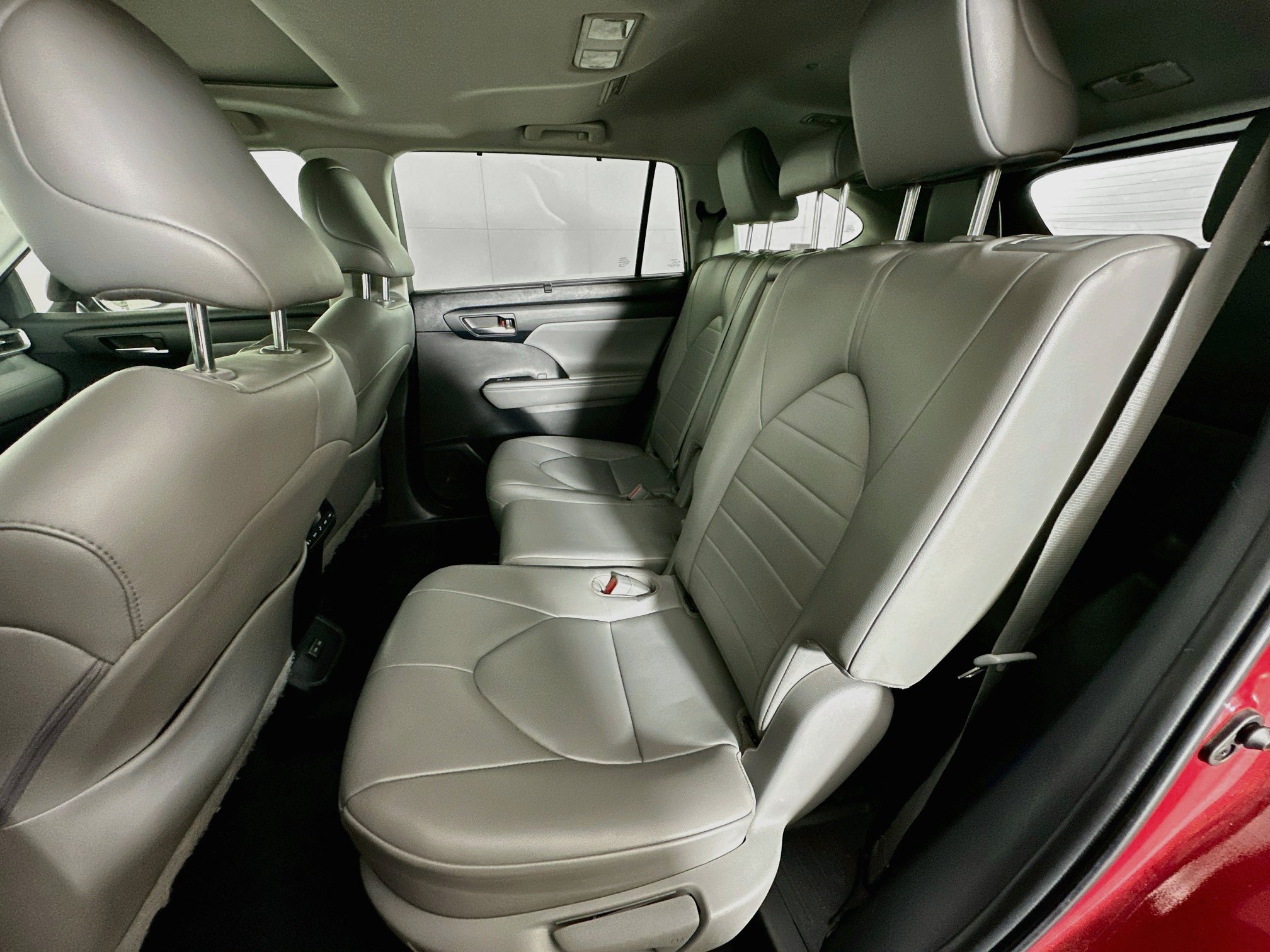 Used 2023 Toyota Highlander XLE FWD image 30