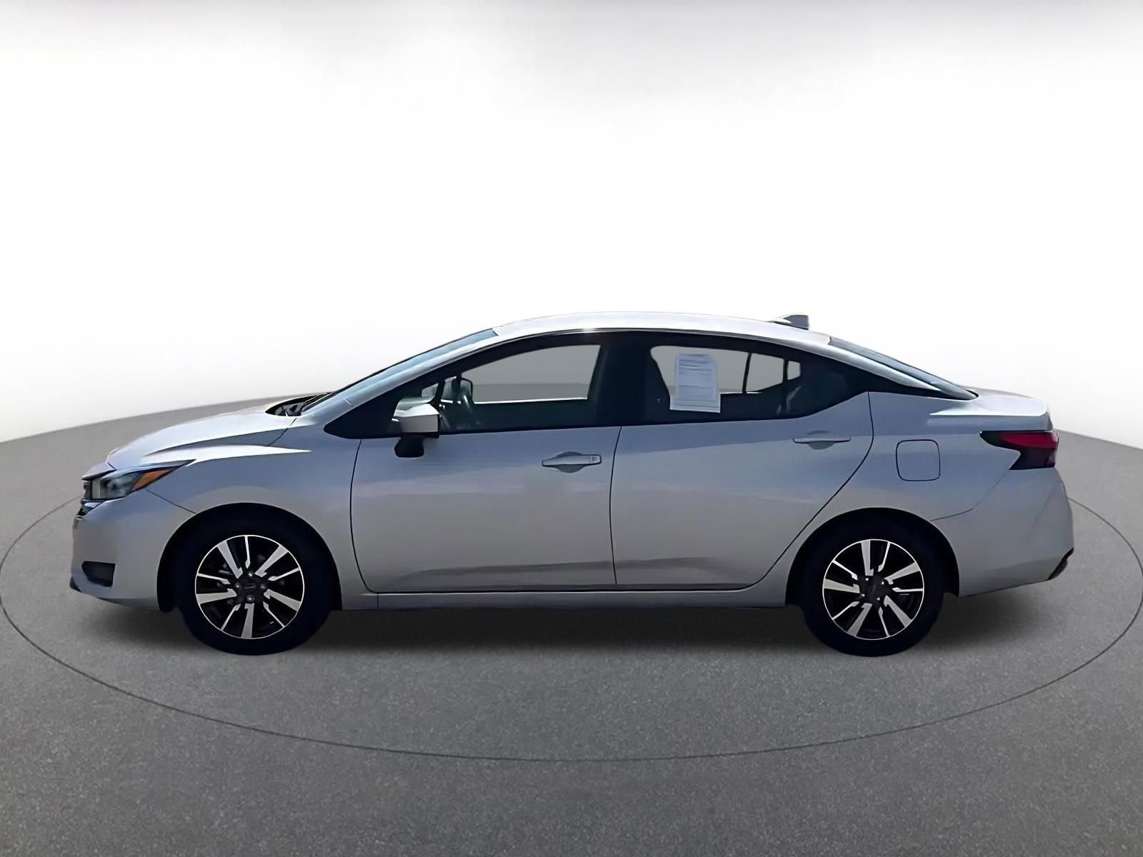 Used 2025 Nissan Versa SV image 10