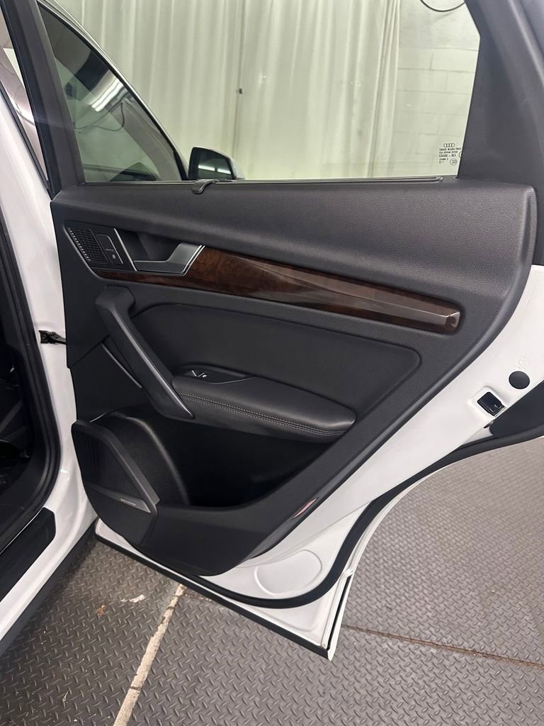 Used 2019 Audi Q5 2.0T Premium Plus w/ Premium Plus Package AWD/4WD image 32