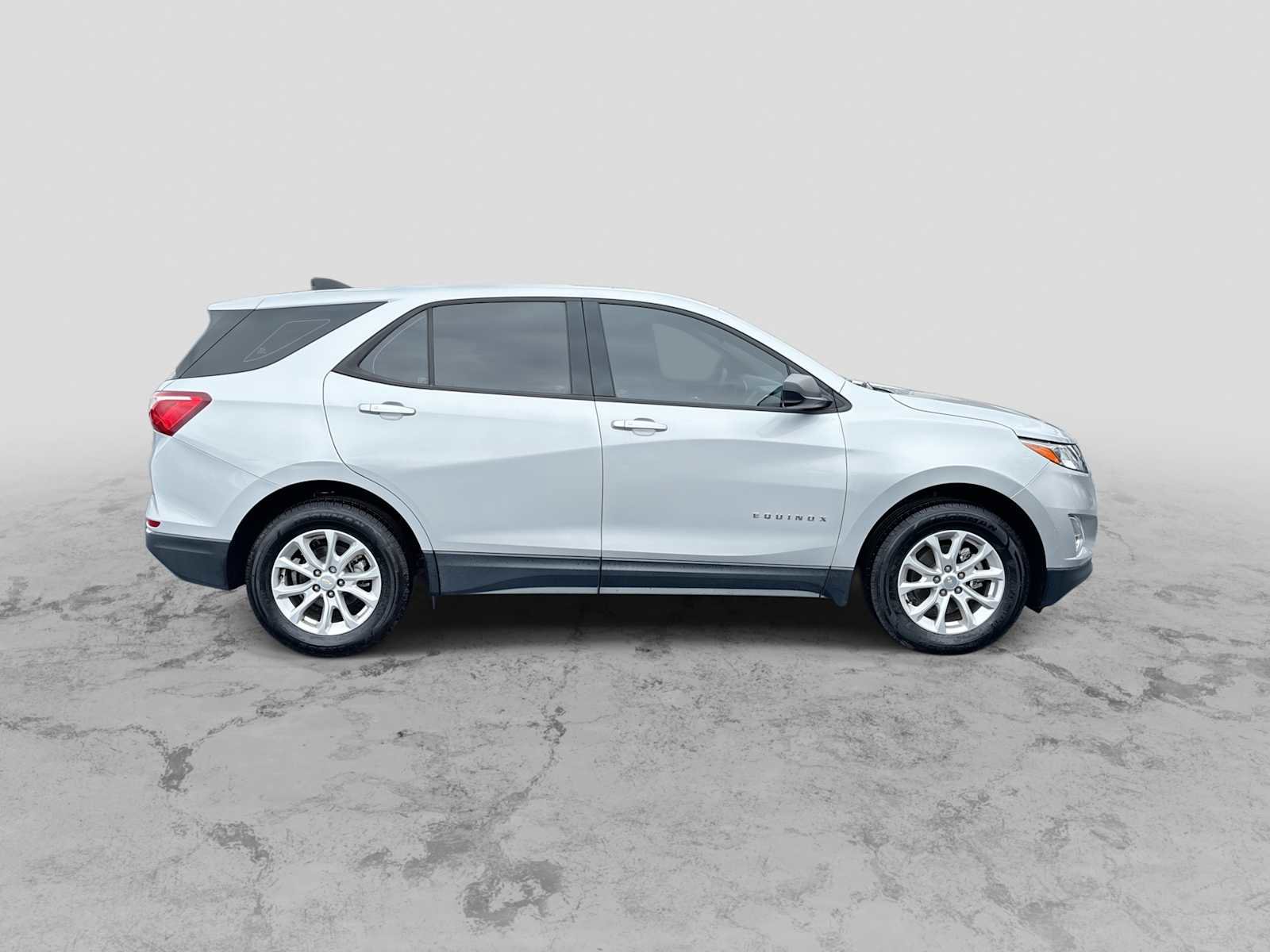 Used 2018 Chevrolet Equinox LS image 9