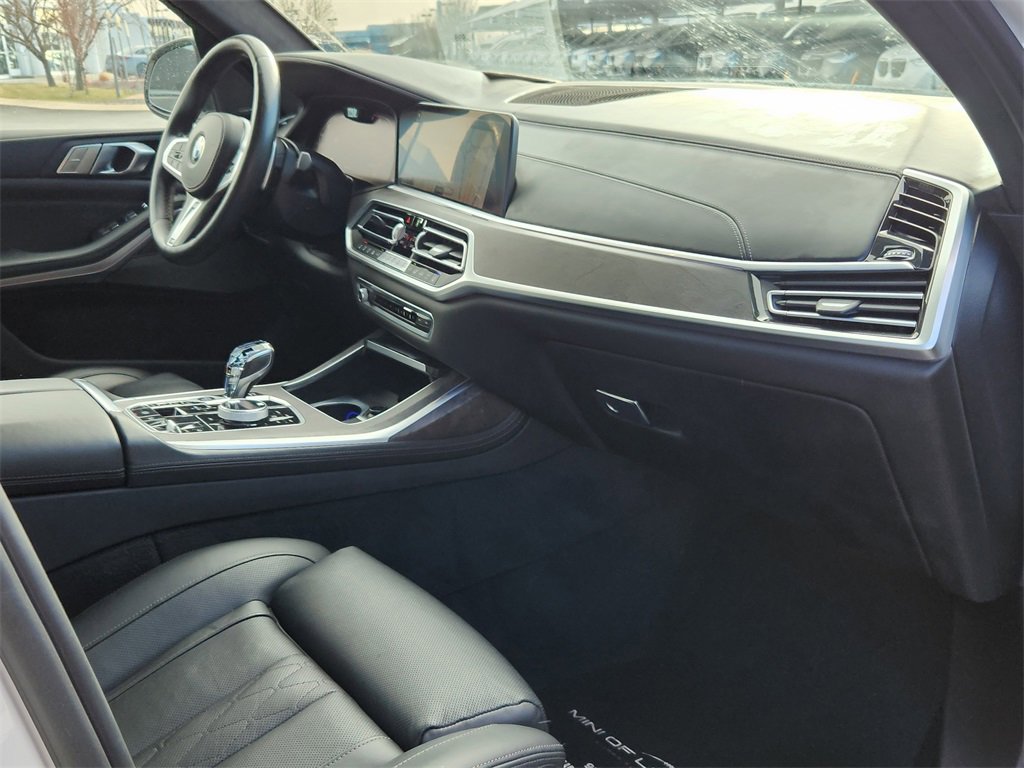 Used 2021 BMW X7 M50i image 17