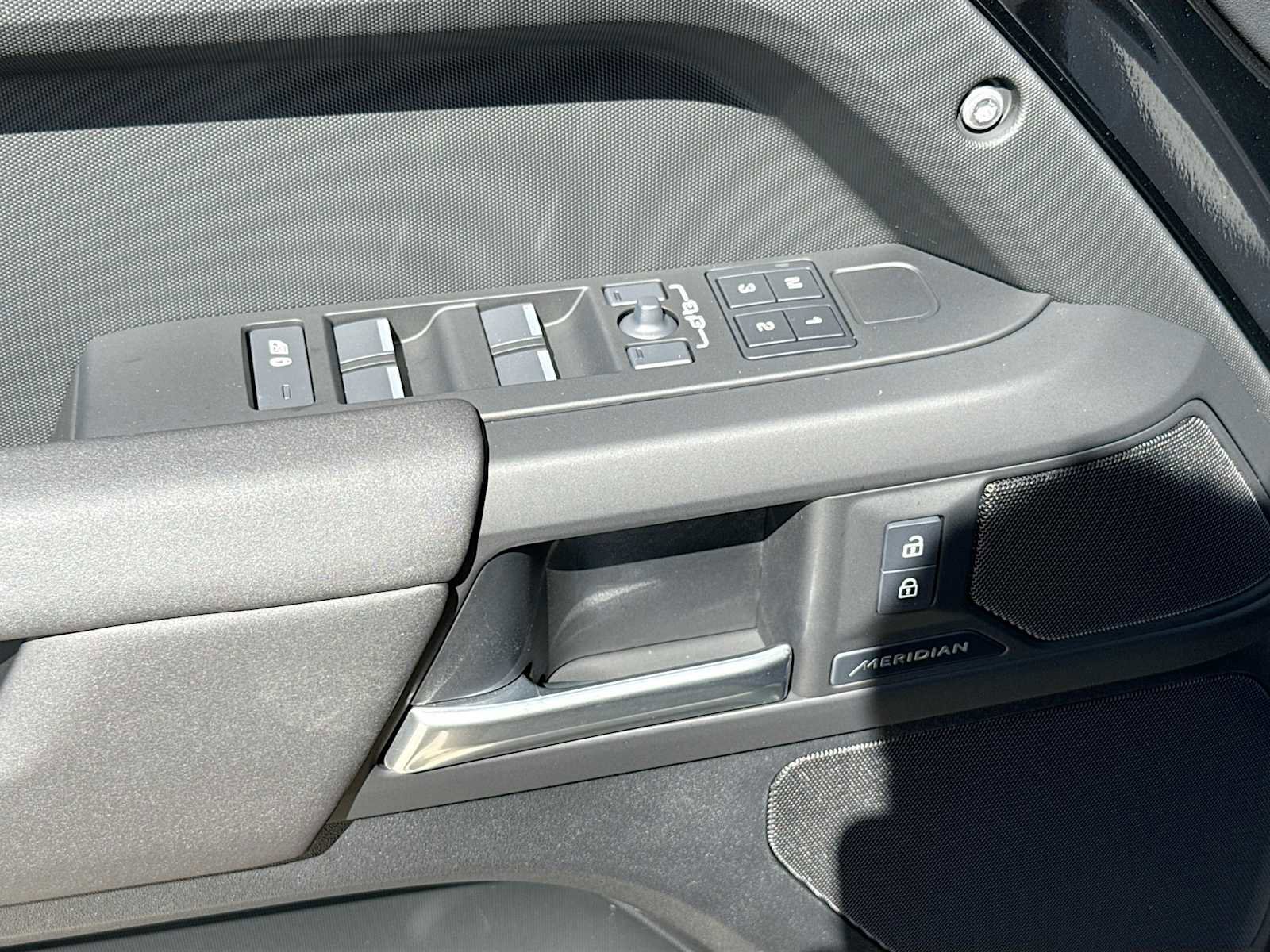 Certified 2025 Land Rover Defender 110 S image 13
