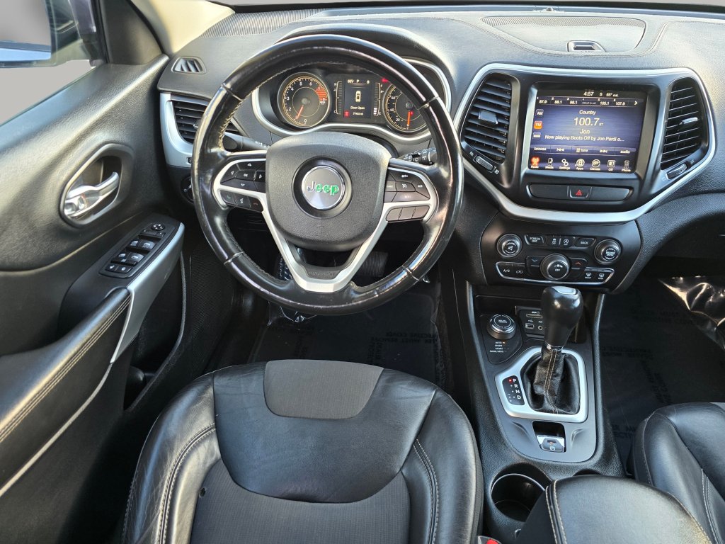 Used 2018 Jeep Cherokee Latitude Plus AWD/4WD image 3
