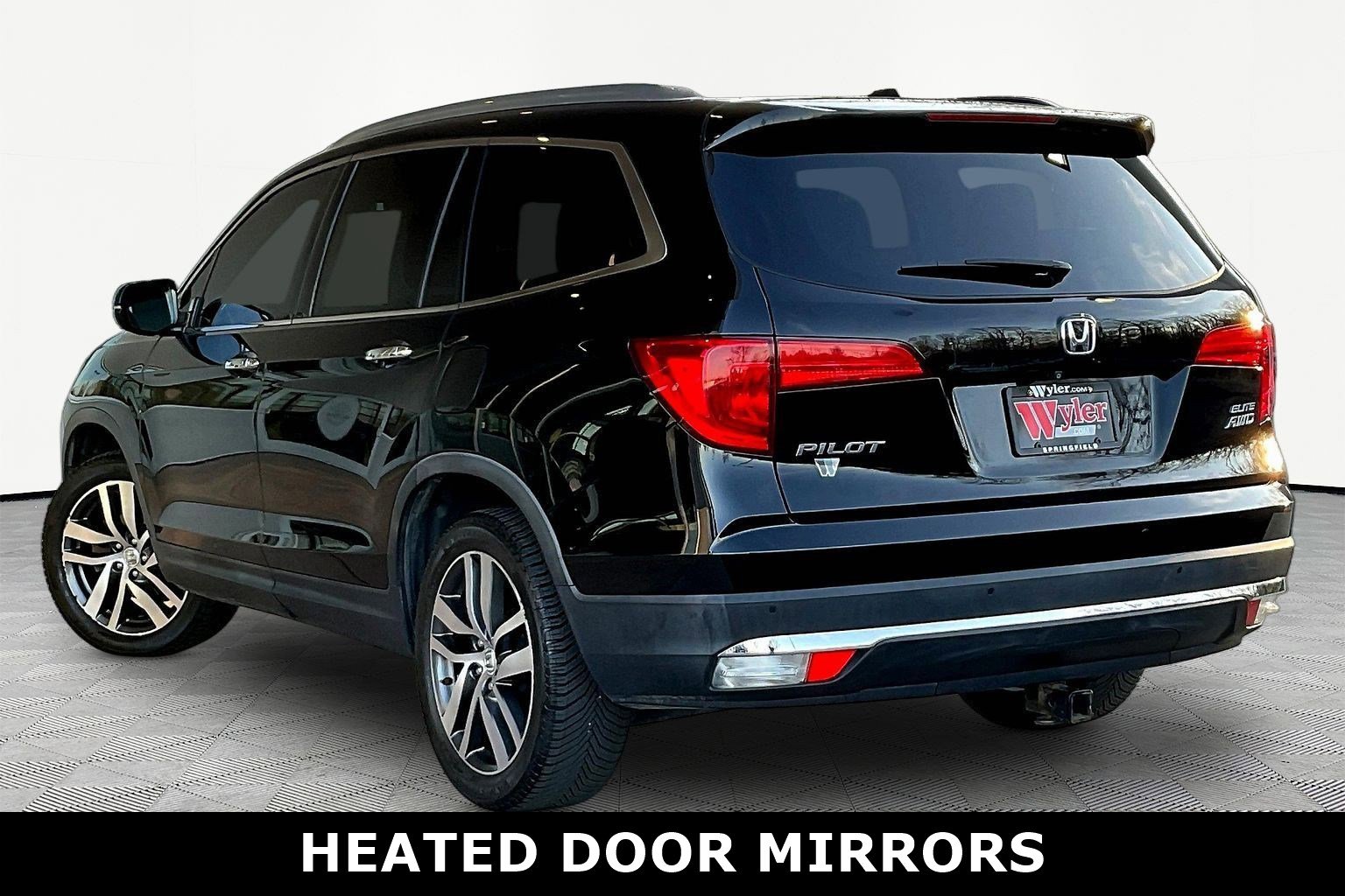 Used 2017 Honda Pilot Elite image 4