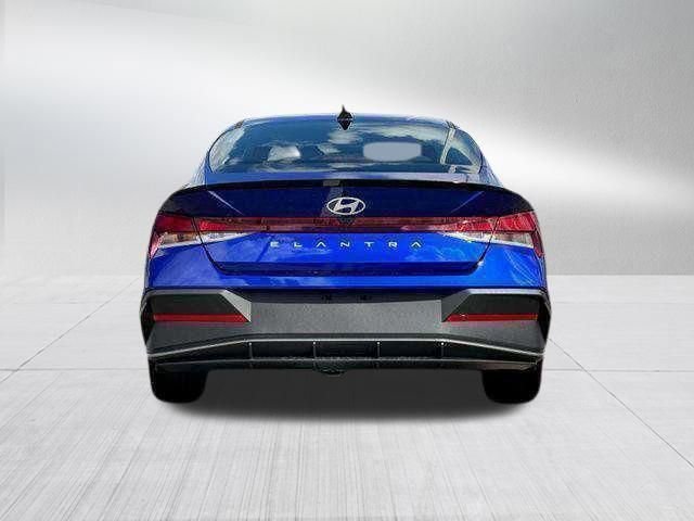New 2025 Hyundai Elantra Sport FWD image 15