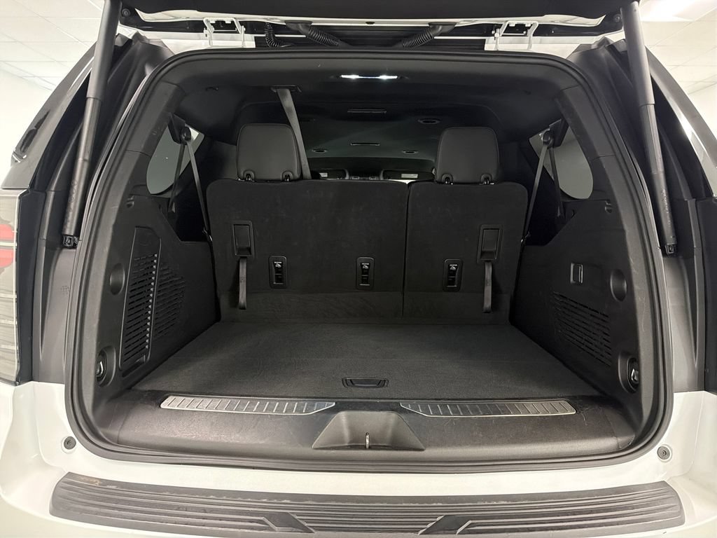 Used 2025 Chevrolet Suburban Z71 AWD/4WD image 8
