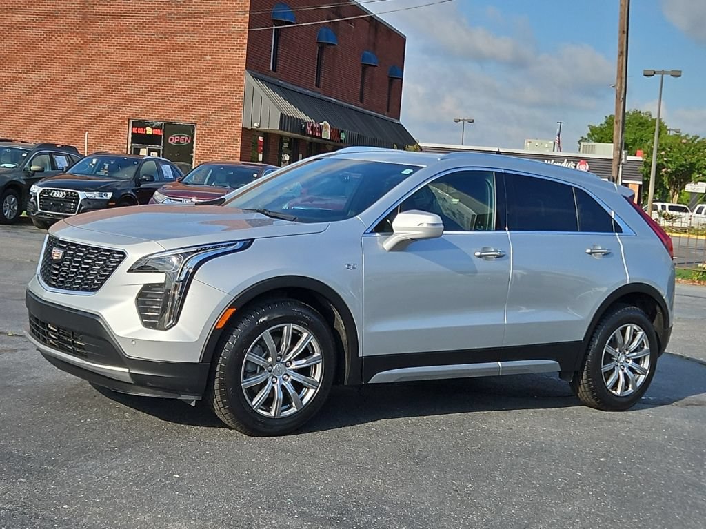 Used 2022 Cadillac XT4 Premium Luxury w/ Safety Alert Package FWD image 13