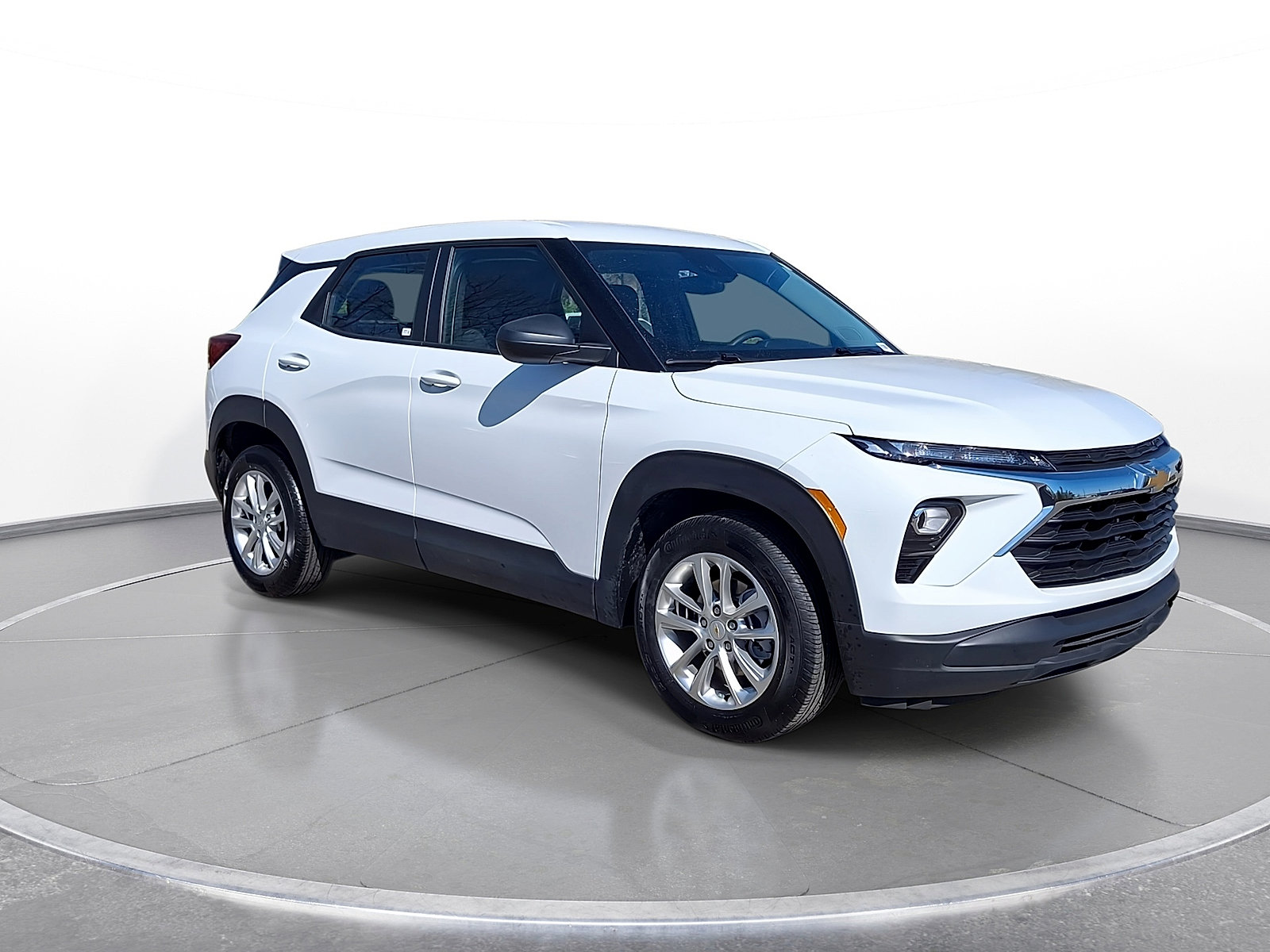 Used 2025 Chevrolet TrailBlazer LS FWD image 2