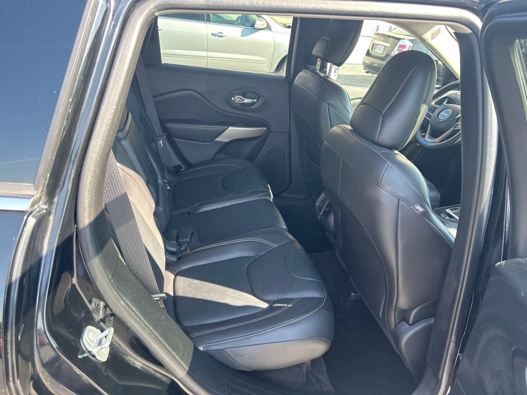Used 2017 Jeep Cherokee Limited AWD/4WD image 13