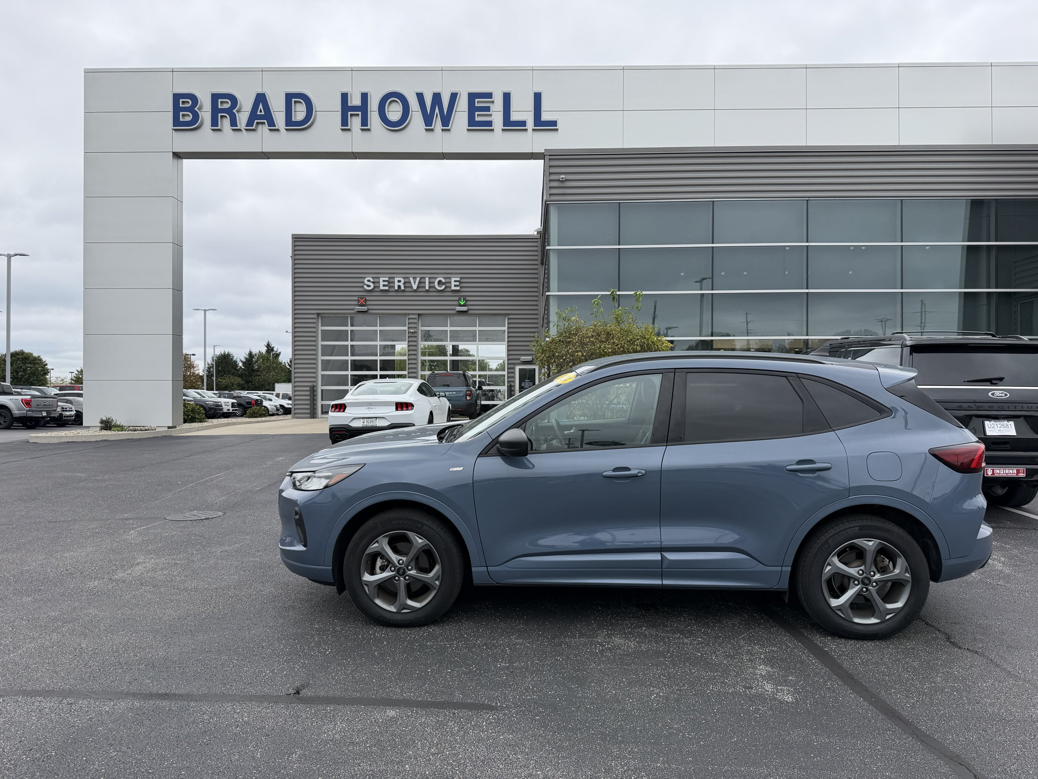 Used 2024 Ford Escape ST-Line w/ Tech Pack #1 AWD/4WD image 1