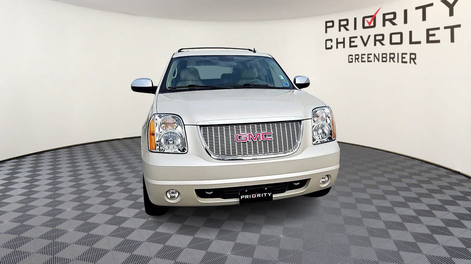 Used 2014 GMC Yukon SLT w/ Texas Edition AWD/4WD image 3
