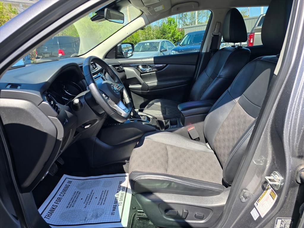 Used 2022 Nissan Rogue Sport SV w/ Technology Package image 11