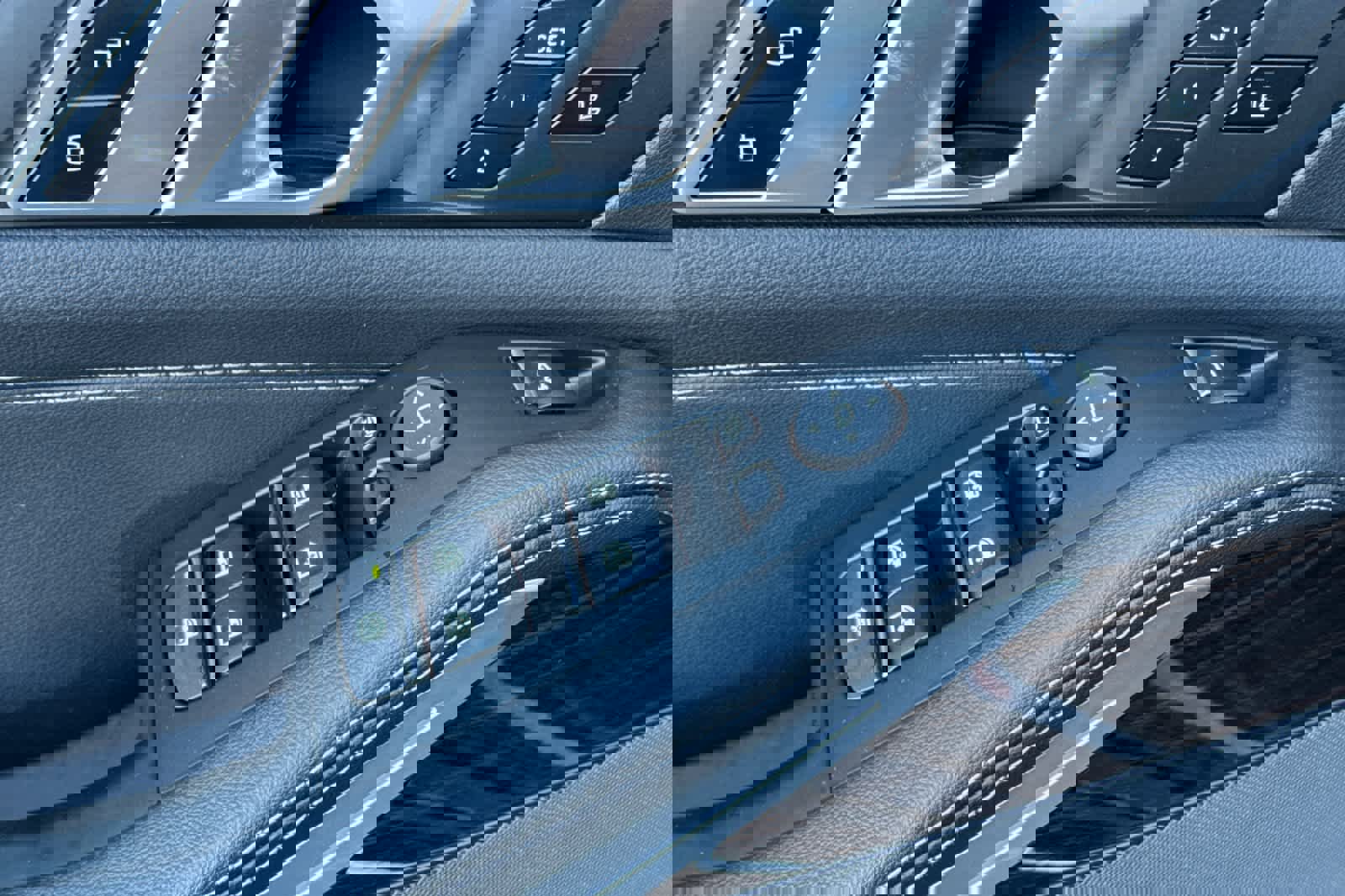 Used 2021 BMW X5 xDrive40i w/ Premium Package image 13