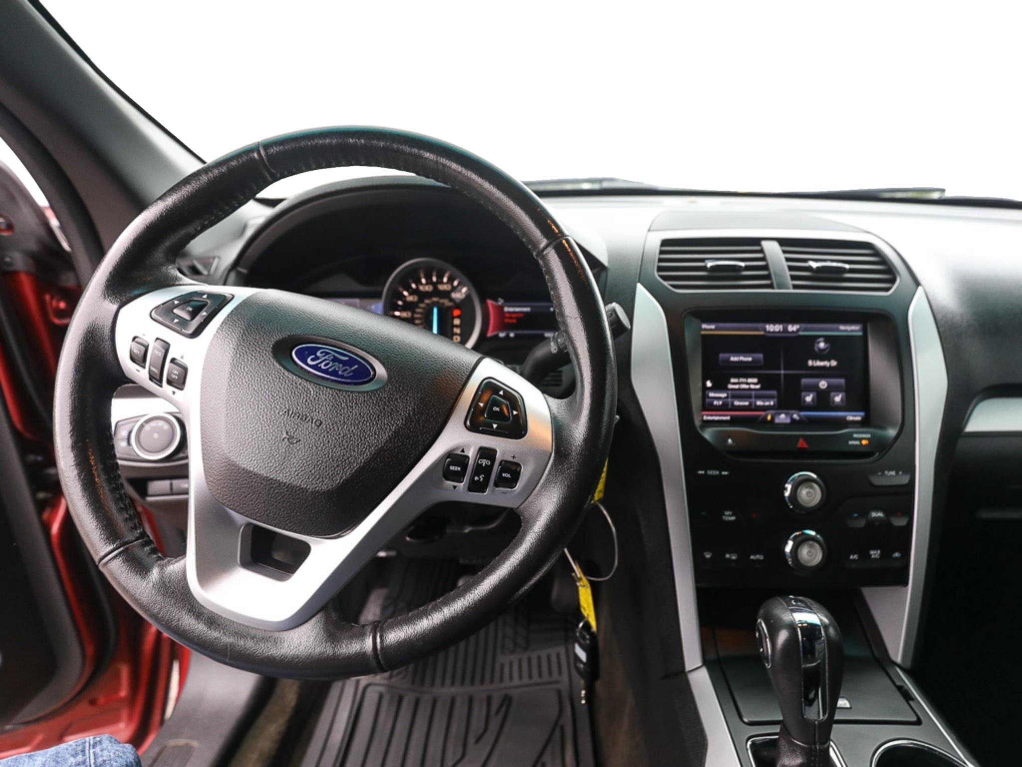 Used 2014 Ford Explorer XLT w/ Equipment Group 202A FWD image 13