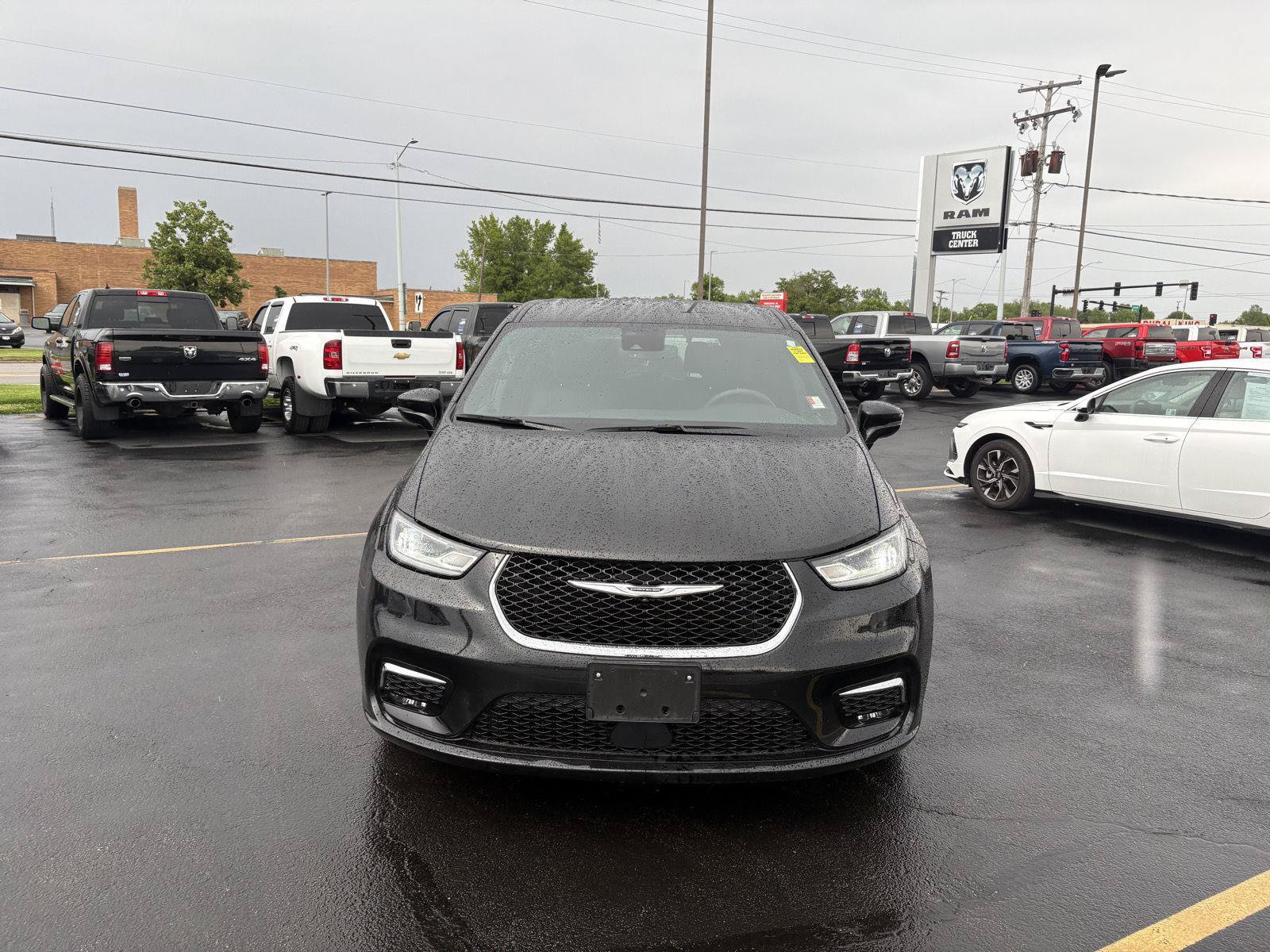 Used 2025 Chrysler Pacifica Select FWD image 14