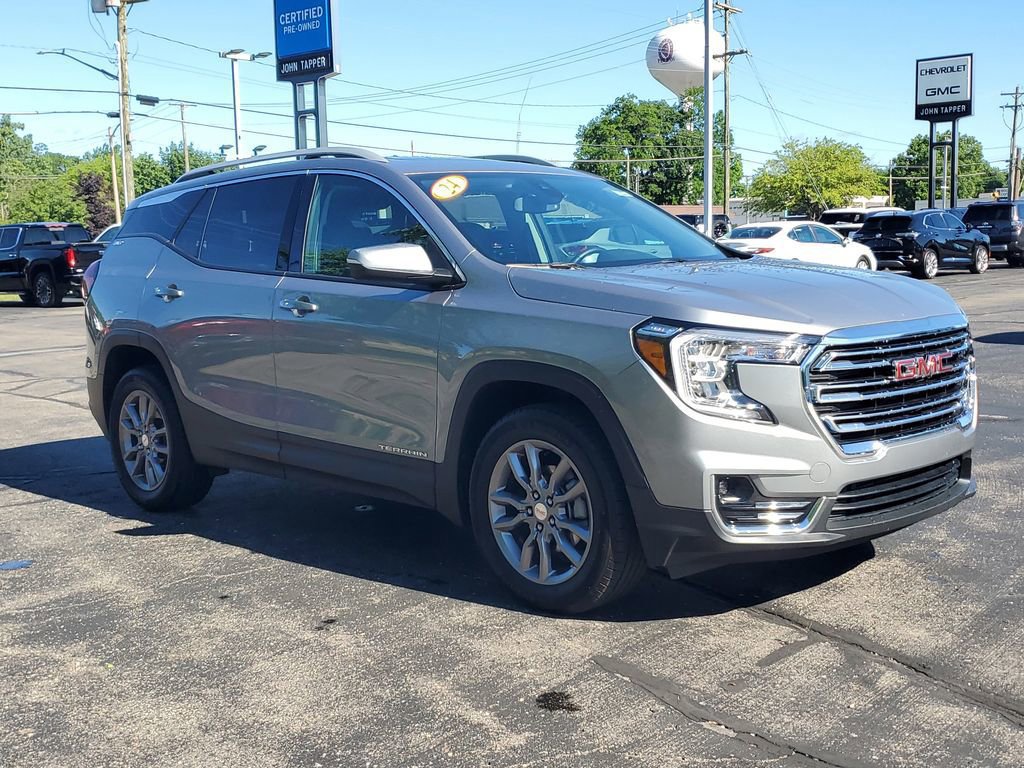 Used 2024 GMC Terrain SLT w/ LPO, Floor Liner Package AWD/4WD image 2