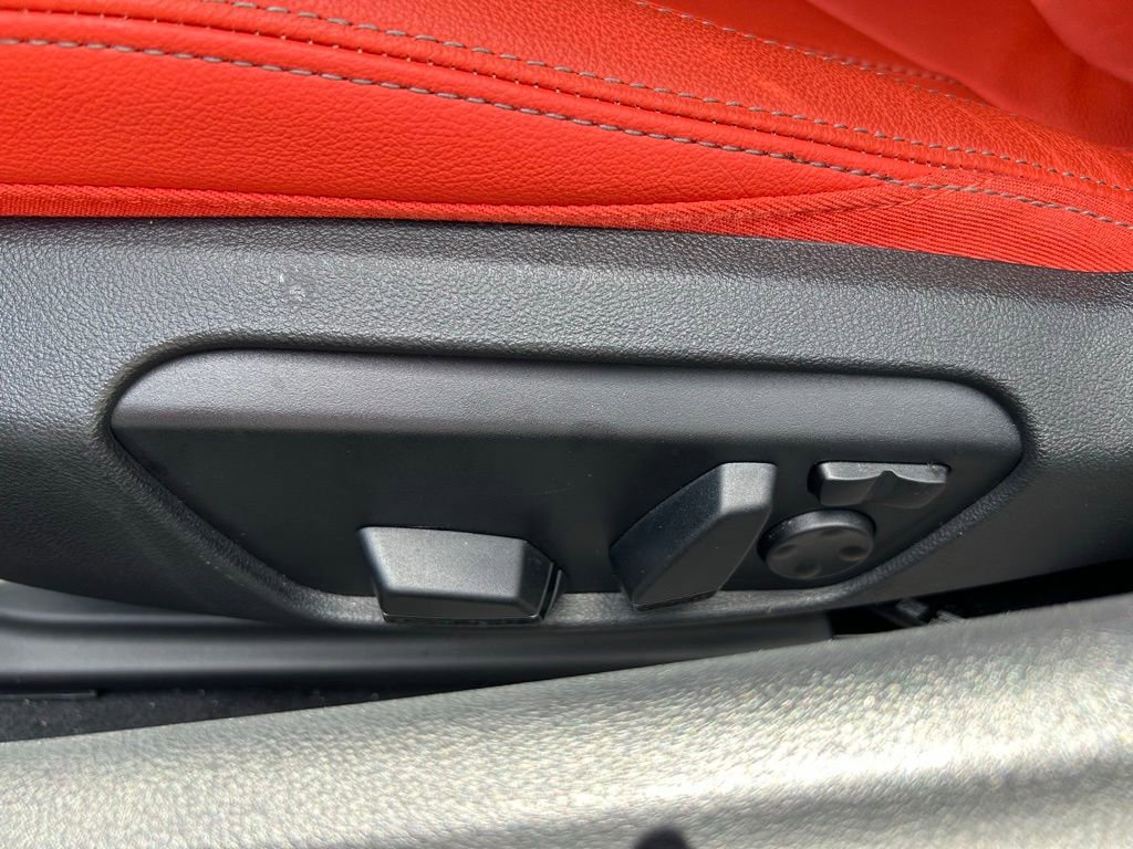 Used 2025 BMW Z4 M40i w/ Edition RWD image 16