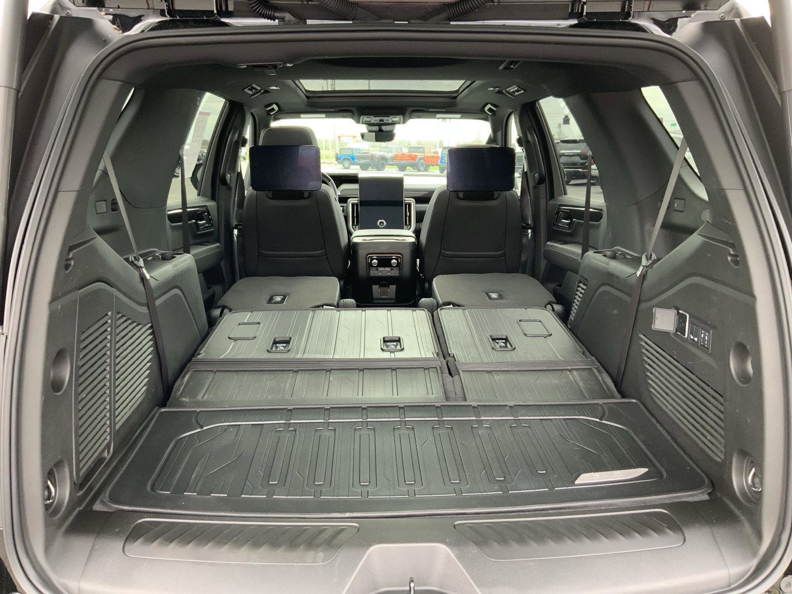 Used 2025 GMC Yukon Elevation w/ Elevation Premium Package image 15