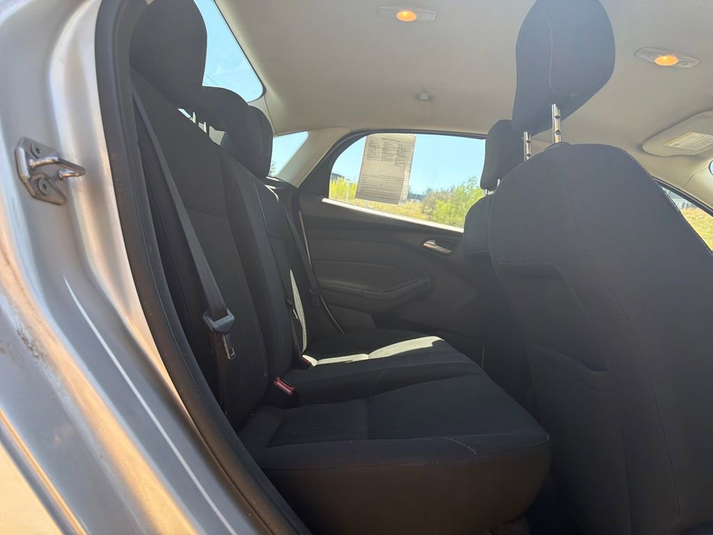 Used 2018 Ford Focus SE FWD image 25