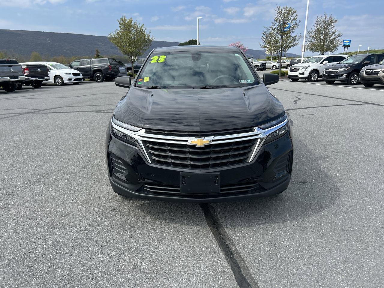 Used 2023 Chevrolet Equinox LS w/ LS Convenience Package AWD/4WD image 2