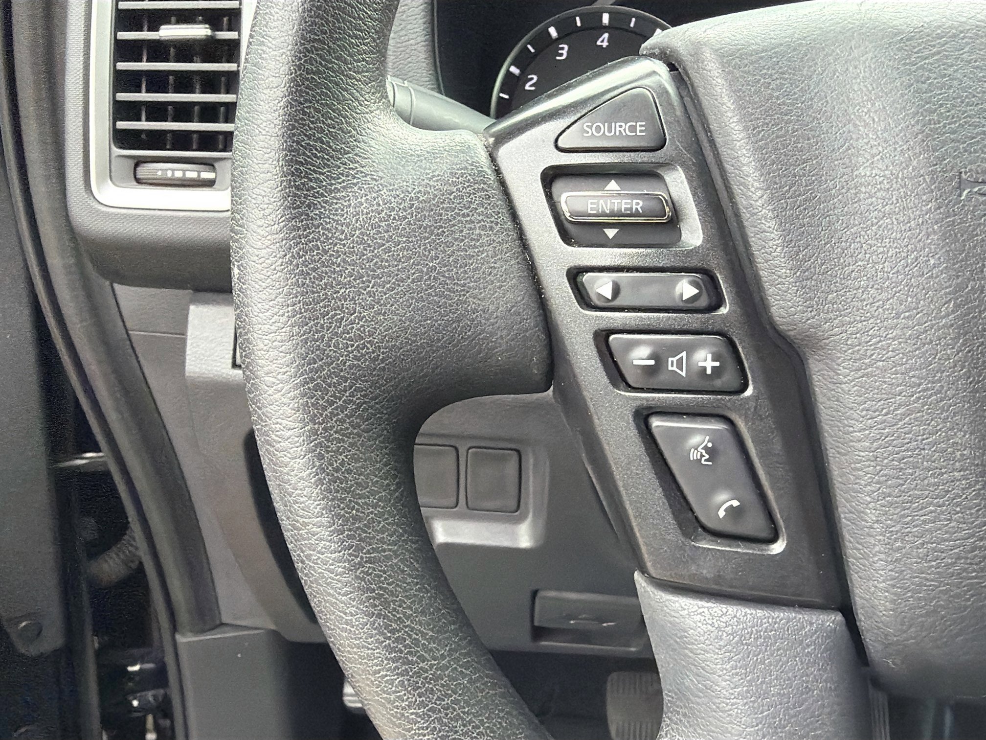 Used 2022 Nissan Frontier SV w/ Technology Package image 34