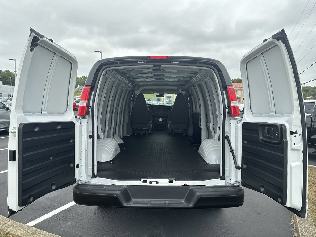 New 2025 GMC Savana 3500 Extended RWD image 27