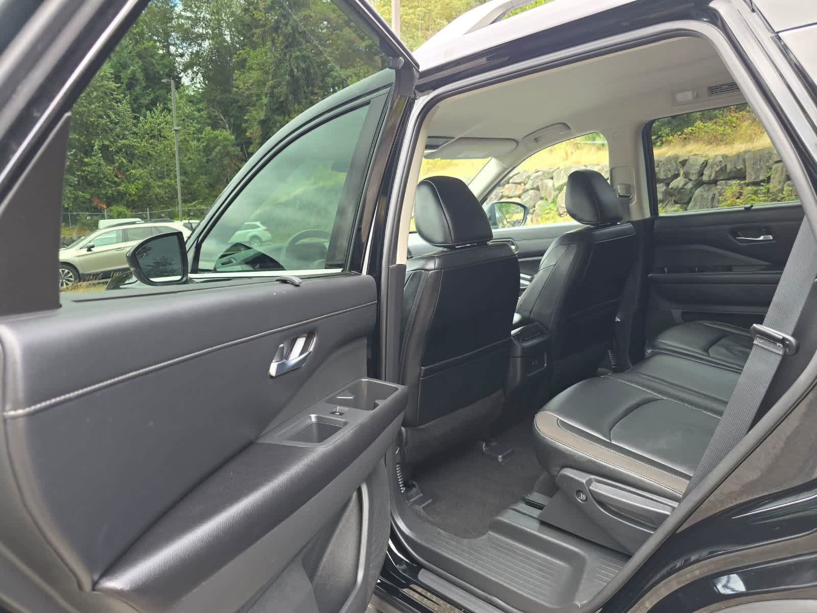 Used 2023 Nissan Pathfinder SL AWD/4WD image 19