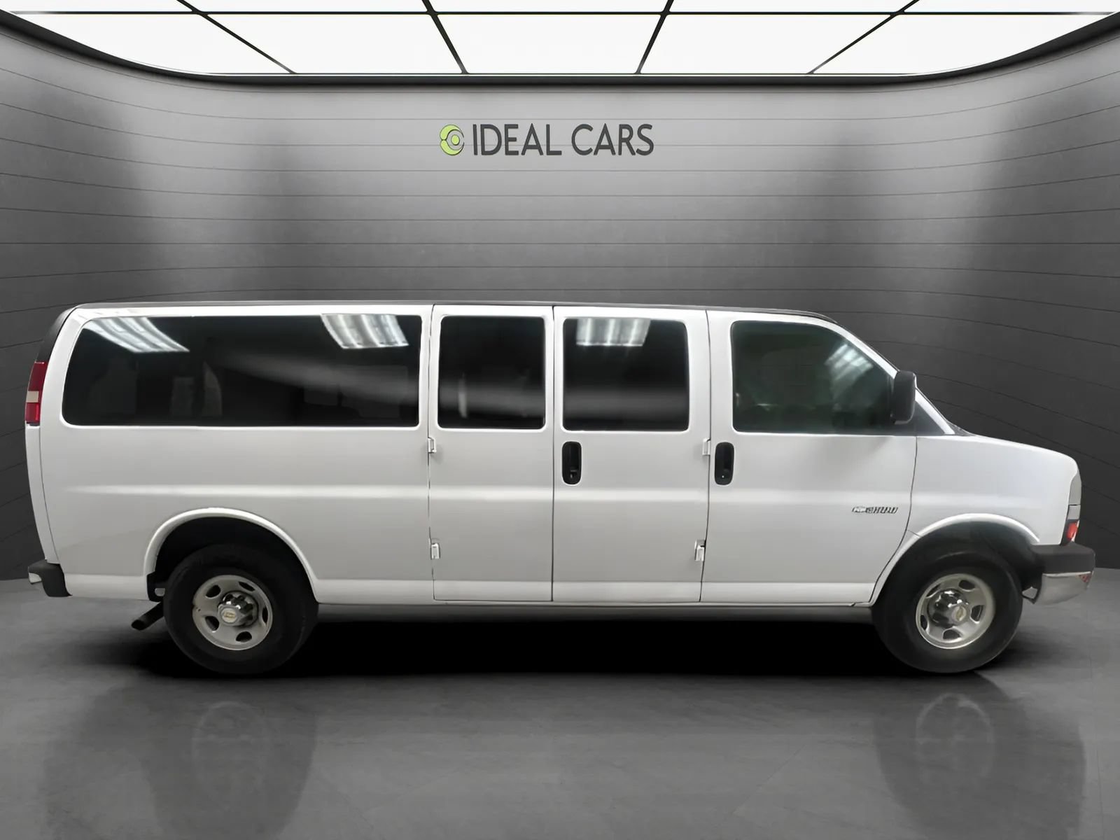 Used 2004 Chevrolet Express 3500 Extended Passenger w/ LS Preferred Equipment Group RWD image 4