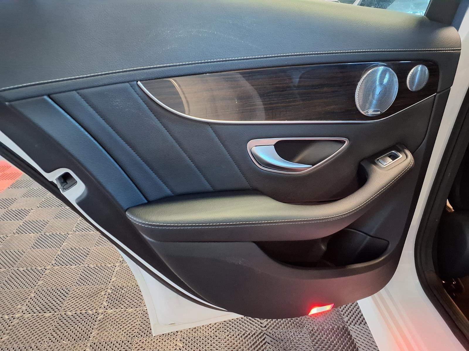 Used 2015 Mercedes-Benz C 300 4MATIC Sedan image 12