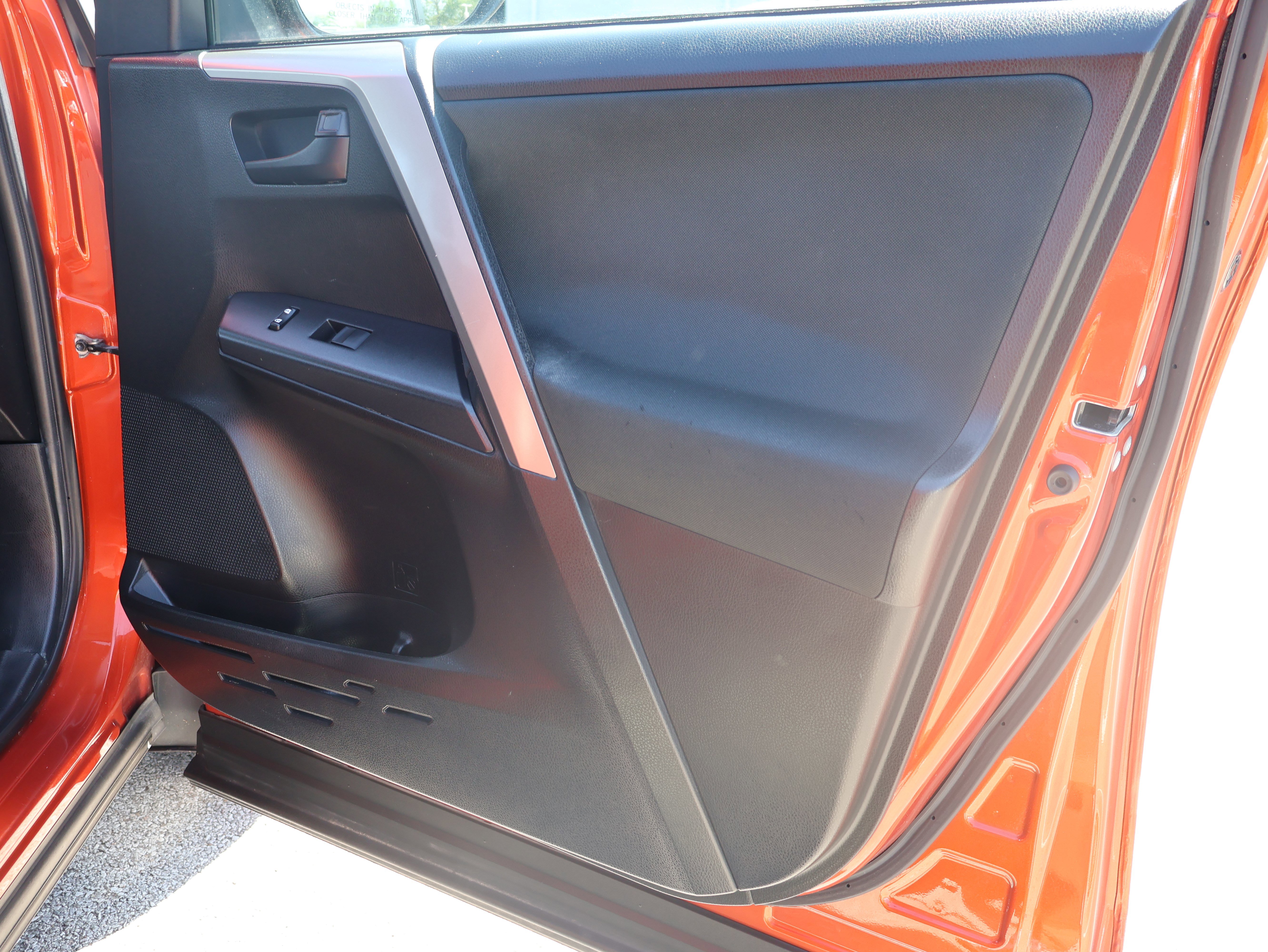 Used 2016 Toyota RAV4 LE AWD/4WD image 11