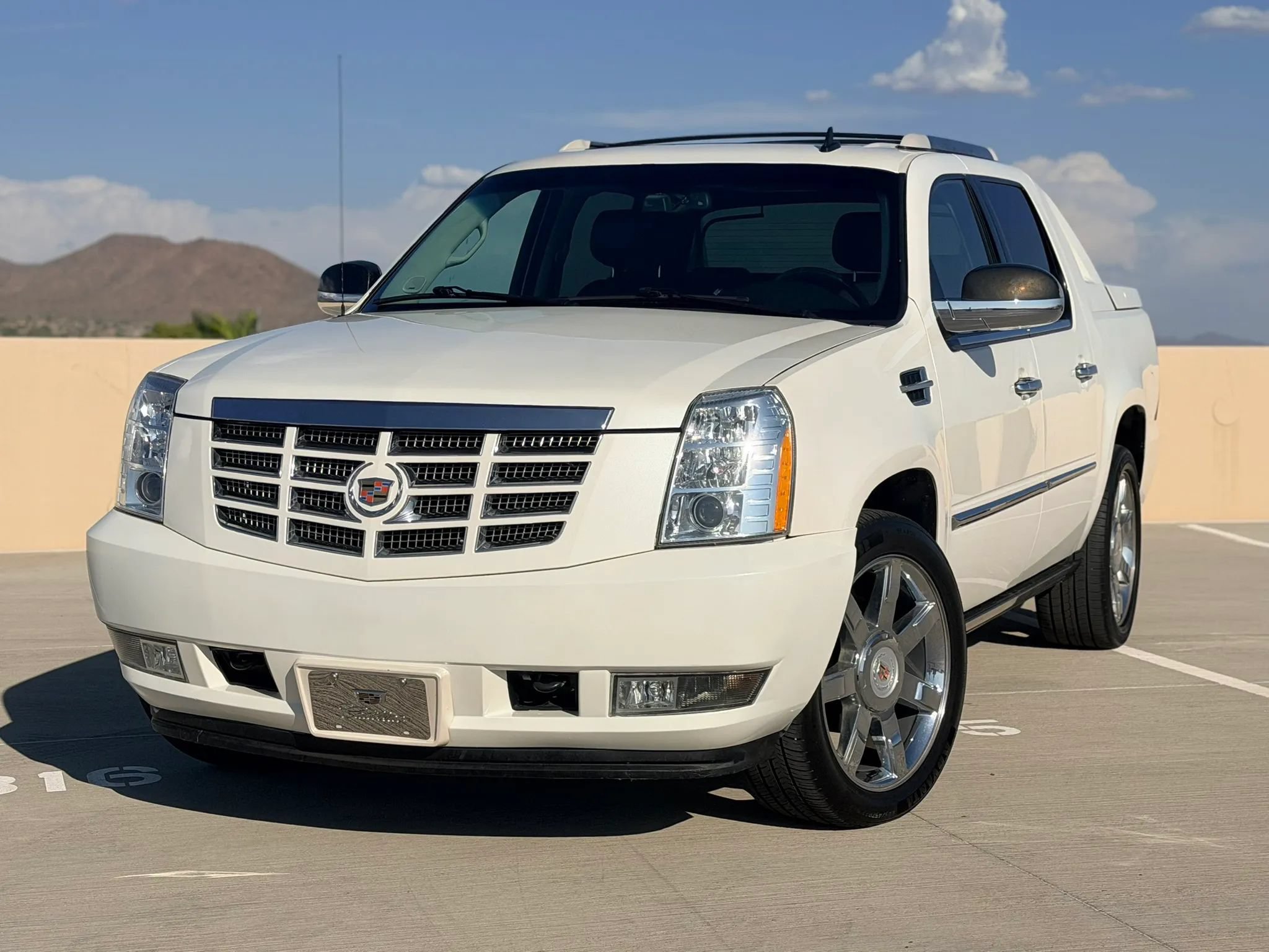 Used 2013 Cadillac Escalade EXT Premium AWD/4WD image 5