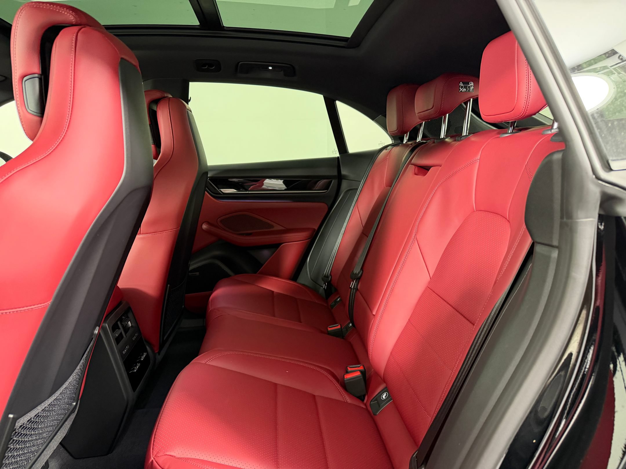 Certified 2026 Porsche Macan Electric RWD image 18