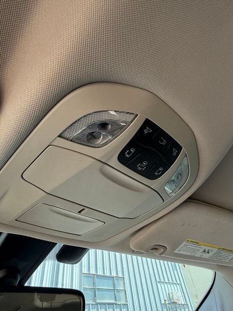 Used 2018 Chrysler Pacifica Touring Plus w/ Tire & Wheel Group FWD image 16